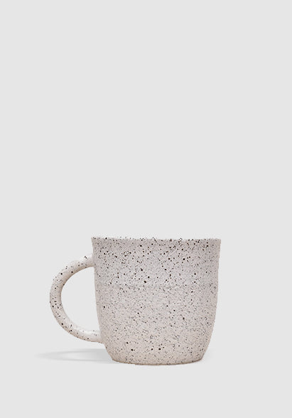 DOTTED WHITE MUG